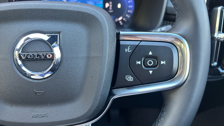 Volvo XC40 2.0 B4P Plus Dark 5dr Auto Petrol Estate